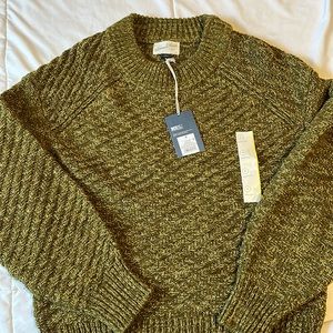 Women’s small crew neck green sweater